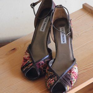 Steve Madden Velvet Floral Wedge US Size 8